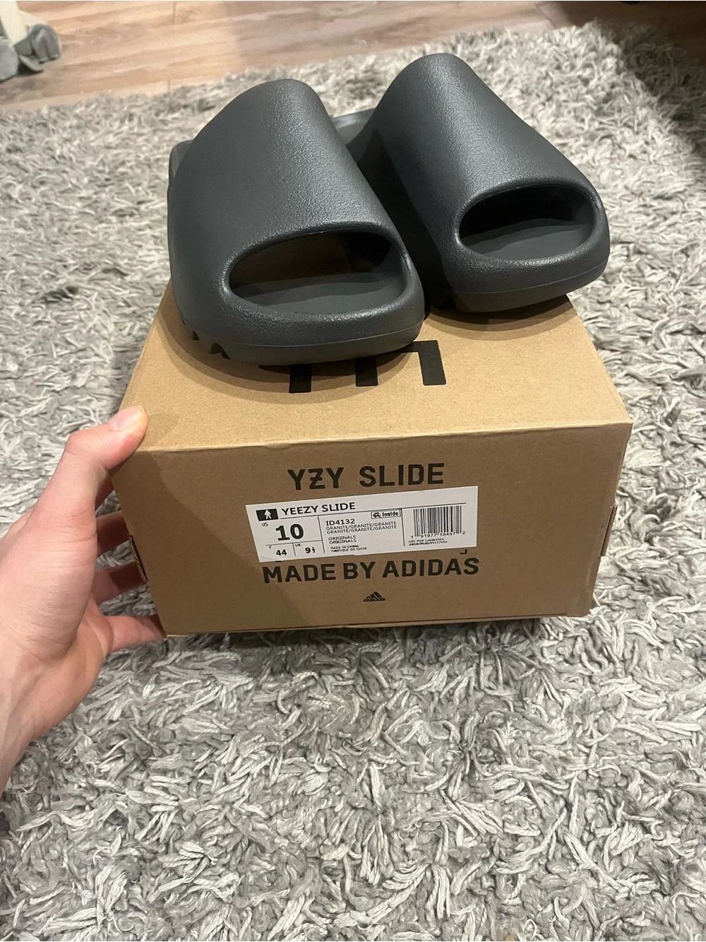 Yeezy slide size 10 granite - Picture 7 of 10